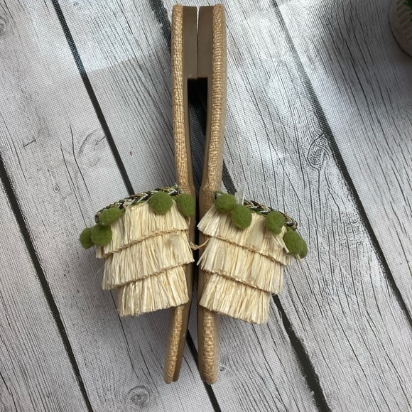 BCBGENERATION Genna Straw Pom Pom Slides - Picture 5 of 9